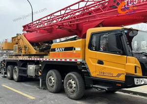 Une grue de camion de 50 tonnes Sany usagée fabriquée en 2023 en excellent état.