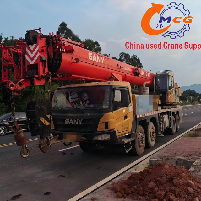 Nous vendons une grue de camion d'occasion de 40 tonnes 2020 à un prix raisonnable. Bienvenue pour consulter.