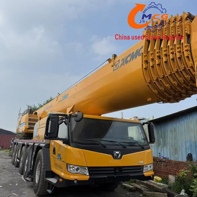 À vendre: 2020 XCMG 200 tonnes et 8 sections Boom XCA200L8 CRINE CRUMER USET, un choix supérieur pour les machines de construction lourdes.