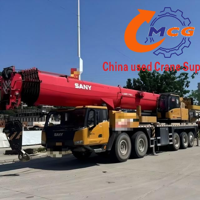 Camion-grue d'occasion Sany 130 tonnes à flèche 8 sections STC1300C8-6 2023, en excellent état.