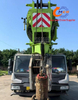 Nous vendons une grue de camion Used Truck Zoomlion de 95 tonnes Zoomlion à 95 tonnes à un prix raisonnable et des performances à coût élevé.