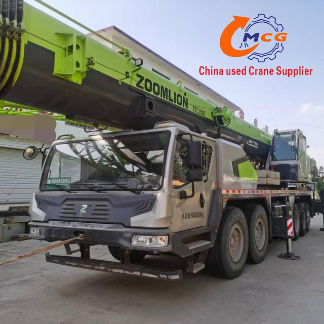 Nous vendons une grue de camion Used Truck Zoomlion de 95 tonnes Zoomlion à 95 tonnes à un prix raisonnable et des performances à coût élevé.