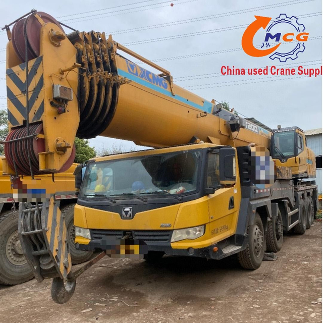 Une grue de camion de boom de 100 tonnes XCMG de 100 tonnes 2018 d'occasion en bon état et à un prix raisonnable.