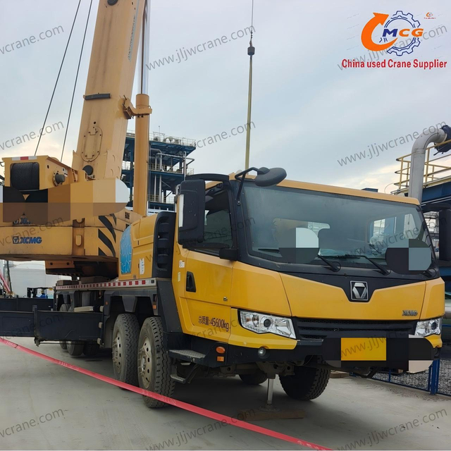 2021 XCMG 60 tonnes 6 sections Boom de la grue de camion d'occasion en bon état à un prix abordable