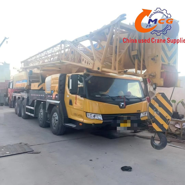 Un boom de 100 tonnes de 100 tonnes de 2020 XCMG a utilisé une grue de camion à vendre à un prix raisonnable. Excellent état.