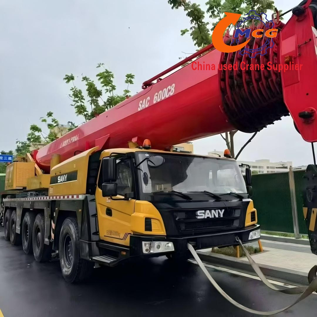 Grue de camion d'occasion à flèche tout-terrain Sany 2022 très rentable de 160 tonnes à 8 sections à vendre