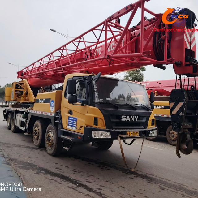 Camion-grue Sany 35 tonnes STC350C5-1 d'occasion fabriqué en 2022, en bonne condition.